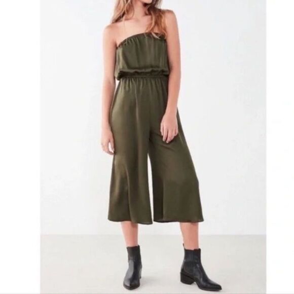 Urban Outfitters Pants - Urban Outfitters Army Green Crop Jumpsuit Wide Leg Strapless Womens Size XS
